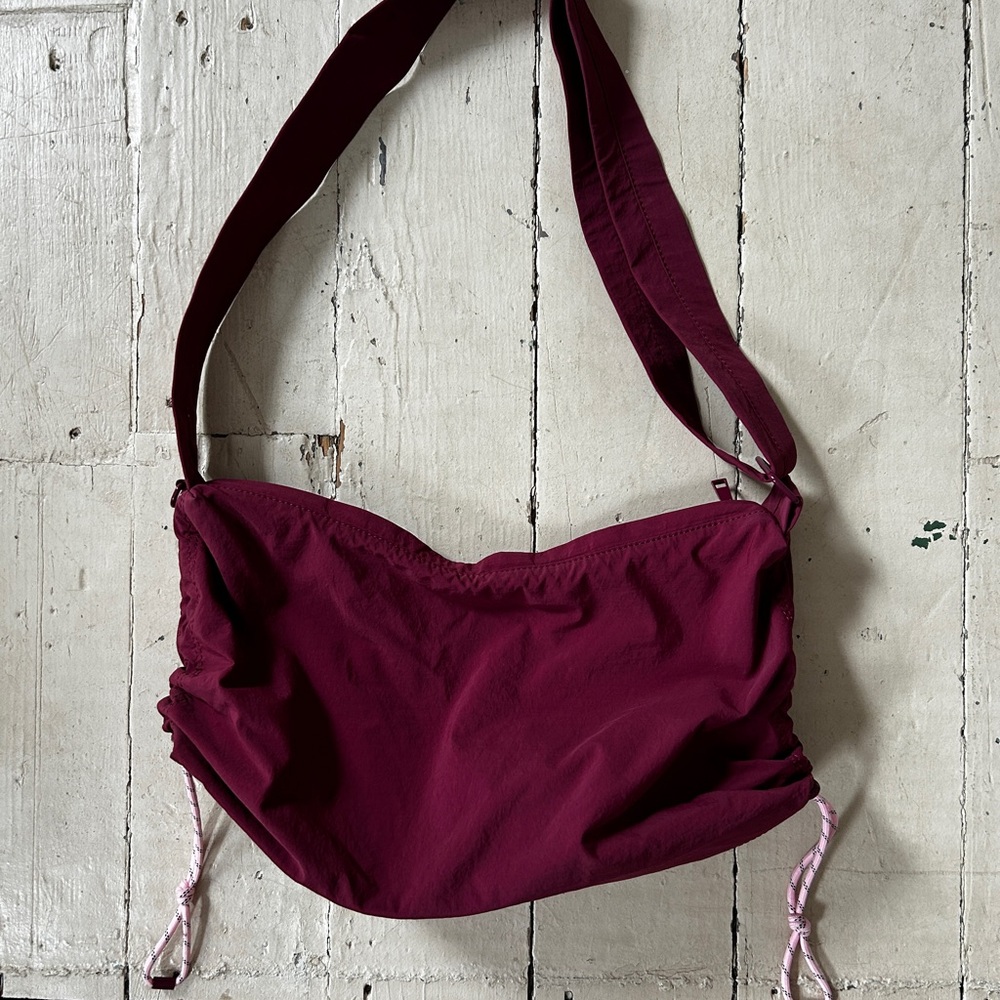 Chic Maroon Shoulder Bag with Pink Details